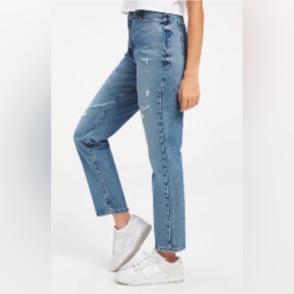 Good American Good Classic High Rise Distressed Slim- Straight Jeans, Size: 2 - Picture 2 of 9